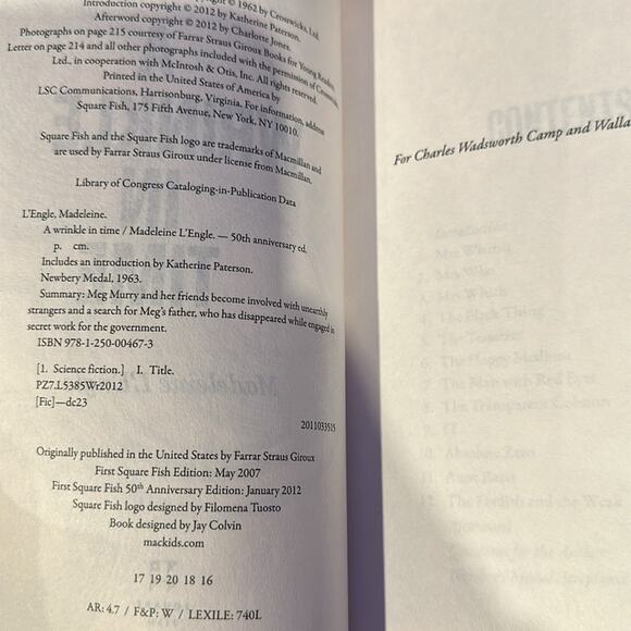 A Wrinkle in Time: 50th Anniversary Edition: (Newbery Medal Winner) New - Picture 3 of 3